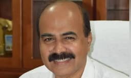 വിദേശ ശക്തികൾ ജെൻ സികളെ ബോധപൂർവം പാറ്റകൾ എന്ന് വിളിക്കുന്നു;  മോഹനൻ കുന്നുമ്മൽ