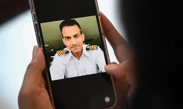 "എന്റെ ഭർത്താവ് ഒരു ബലിയാടായി മാറി": ബ്രിട്ടനിൽ അറസ്റ്റിലായ റഷ്യൻ 'ഗോസ്റ്റ് ഫ്ലീറ്റ്' കപ്പലിന്റെ ഇന്ത്യൻ ക്യാപ്റ്റന്റെ ഭാര്യ 