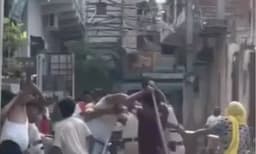 രേഖകളില്ലാത്ത ബൈക്ക് പിടിച്ചെടുത്തതിന് പൊലീസുകാർക്ക് മർദ്ദനവും മുളകുപൊടിയേറും!