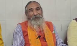‘നാരങ്ങ മുറിച്ച് മഴ നിർത്തി’; ബിജെപി എംപിക്കെതിരെ സോഷ്യൽ മീഡിയയിൽ ട്രോൾ മഴ!
