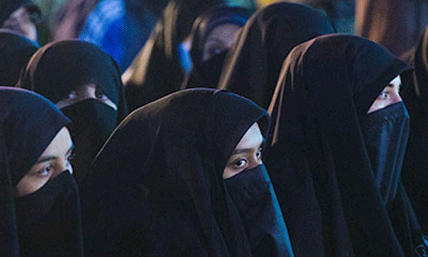 സ്ത്രീകളെ പൊതുഇടങ്ങളില്‍ പ്രദര്‍ശിപ്പിക്കരുത് ; ഇസ്ലാമിക ആഘോഷങ്ങള്‍ മതപരമായ അതിരുകള്‍ ലംഘിക്കരുത്