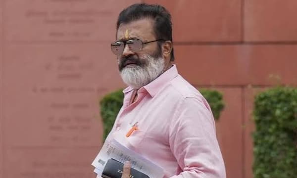 തിരഞ്ഞെടുപ്പ് പ്രചാരണ സമയത്ത് എയിംസിനെ കുറിച്ച് ഒരക്ഷരം പോലും മിണ്ടിയില്ല: സുരേഷ് ഗോപി	