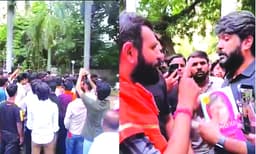 മലാലയുടെ പുസ്‌തകം വായിച്ചവരെ ആക്രമിച്ചു