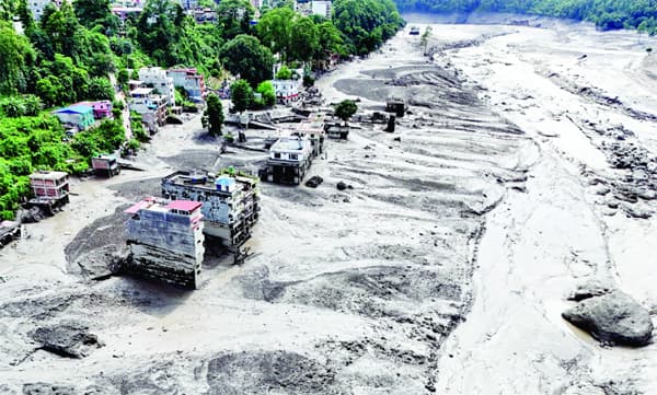നിലപാടുമാറ്റി നേപ്പാള്‍; ഇന്ത്യയും തെരച്ചിലിന്‌ ,മരണം 600 കടന്നു; കാണാതായവര്‍ 3000 