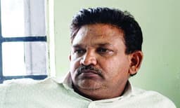 കൈക്കൂലി കേസില്‍ മുന്‍ സീനിയര്‍ക്ല ര്‍ക്കിന്‌ 3 വര്‍ഷം കഠിന തടവ്‌