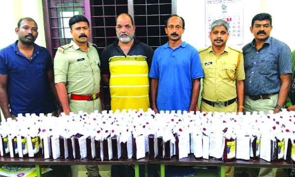 100 ലിറ്റര്‍ പോണ്ടിച്ചേരി 
മദ്യം പിടികൂടി; 
ഒരാള്‍ അറസ്‌റ്റില്‍