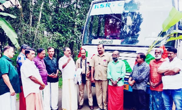 കെ.സ്‌.ആര്‍.ടി.സിക്ക്‌ ഗ്രാമസേവിനിയുടെ ഓണസമ്മാനം