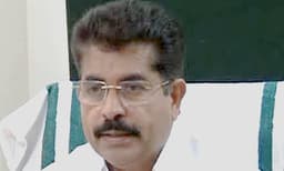 കെപിസിസി അധ്യക്ഷനാവാൻ അടൂർ പ്രകാശും? ഇരട്ടപദവിയെ എതിർക്കുന്നവരെ വിമർശിച്ച് രംഗത്ത്