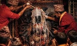 പ്രളയത്തിനു സൂചനയായി ഭഗവതി വിഗ്രഹം വിയർത്തു; നേപ്പാളിലെ മിന്നൽ പ്രളയത്തെ വിശ്വാസവുമായി ബന്ധപ്പെടുത്തി ആളുകൾ!
