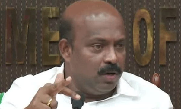 വ്യാജമദ്യം വിറ്റ് ലാഭമുണ്ടാക്കാമെന്ന് ആരും കരുതേണ്ട ; പിടിച്ച് തുറുങ്കിലടയ്ക്കുക തന്നെ ചെയ്യുമെന്ന് എക്‌സൈസ്മന്ത്രി 