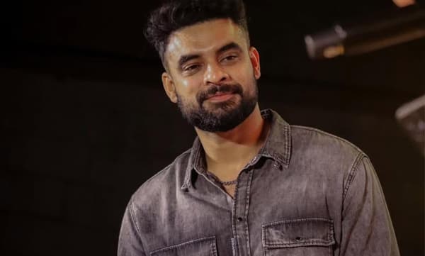 ആ മെയില്‍ ഐഡി എന്റേതല്ല, ജാഗ്രത പാലിക്കുക; തട്ടിപ്പ് മുന്നറിയിപ്പുമായി നടന്‍ ടൊവിനോ തോമസ്
