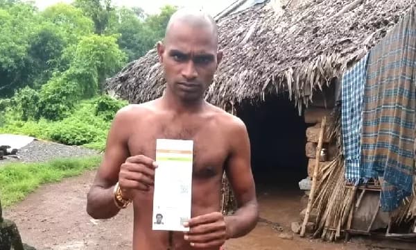 മരിച്ചുവെന്ന് കരുതി ശവസംസ്കാരം നടത്തി; ഒരു മാസത്തിന് ശേഷം യുവാവ് ജീവനോടെ തിരിച്ചെത്തി!