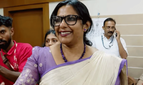 ഡിസിസിയുടെ പരാതിയില്‍ തെരഞ്ഞെടുപ്പ് കമ്മീഷന്റെ നോട്ടീസ് ; പാലായില്‍ മറുകണ്ടം ചാടിയവര്‍ നേരിട്ട് ഹാജരാകണം