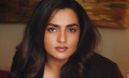 ' പട്ടിണി ആണെങ്കിലും അവര്‍ താരങ്ങള്‍ക്ക് വേണ്ടി പാലഭിഷേകം ചെയ്യുന്നു ; യുവാക്കളുടെ പ്രശ്‌നങ്ങളില്‍ മിണ്ടാതിരിക്കുന്നത് ശരിയല്ല';  പാര്‍വതി തിരുവോത്ത്

