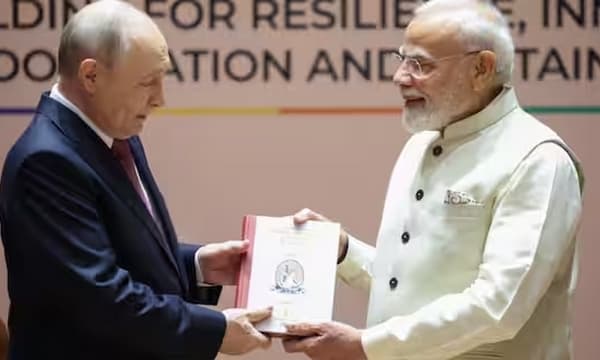 "സംഘർഷങ്ങൾ പരിഹരിക്കാൻ ചർച്ചകളാണ് വഴി": ബ്രിക്സ് ഉച്ചകോടിക്കിടെ പുടിനോട് പ്രധാനമന്ത്രി മോദി