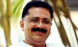 ദിവസവും രാത്രി നാല് കട്ട്..ഇന്ദിരാ കട്ട്, പൂക്കി കട്ട്, രാഹുൽ കട്ട്, പാണക്കാട് കട്ട്; പവർ കട്ടിനെ ട്രോളി കെ ടി ജലീൽ