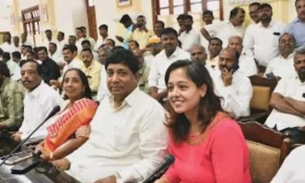 കർണാടക എംഎൽഎയുടെ മരുമകൾ ജോലിക്ക് പോകാതെ 70,000 രൂപയിലധികം ശമ്പളം വാങ്ങി; അന്വേഷണം നേരിടുന്നു