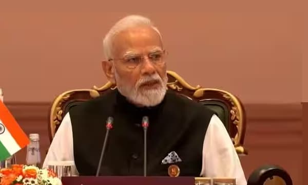 മുഖ്യമന്ത്രിയിൽ നിന്ന് പ്രധാനമന്ത്രിയിലേക്ക്; നരേന്ദ്ര മോദിയുടെ ശമ്പളത്തിൽ എത്രമാത്രം വർദ്ധനയുണ്ടായി?