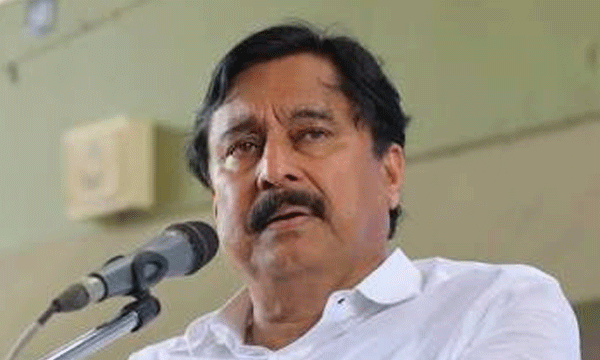തന്നിഷ്ടപ്രകാരം ഇടപെട്ടു ; മുന്നറിയിപ്പുകള്‍ പോലും അവഗണിച്ചു ; മുന്‍ കായികമന്ത്രിക്കെതിരേ സ്റ്റാഫുകളും മൊഴി നല്‍കി