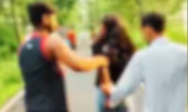 ബീഹാറിൽ വീണ്ടും ക്രൂരത; ക്യാമറയ്ക്ക് മുന്നിൽ കൗമാരക്കാരിയെ ഒരു സംഘം ആളുകൾ ഉപദ്രവിച്ചു