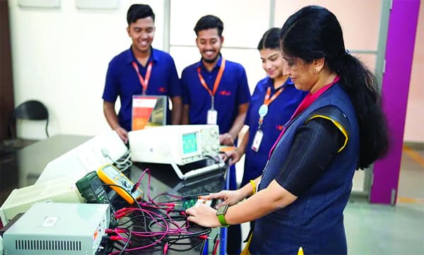 എന്‍ജിനീയറിങ്‌ വിദ്യാര്‍ഥികള്‍ക്ക്‌ സ്‌കോളര്‍ഷിപ്പുകള്‍