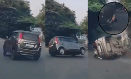 ഇ-റിക്ഷയെ ഇടിക്കാതിരിക്കാൻ വെട്ടിച്ചു; നിയന്ത്രണംവിട്ട് മറിഞ്ഞ് വാഗൺ ആർ,  പുറത്തേക്ക് തെറിച്ച് യാത്രക്കാരൻ 
