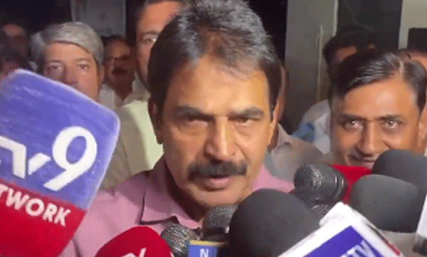 പ്രവര്‍ത്തിക്കേണ്ടത് പാര്‍ട്ടിക്ക് വേണ്ടി ; നേതാക്കളെ വലിച്ചിഴയ്ക്കരുത് ; സൈബര്‍ ആക്രമണത്തില്‍ ​പ്രതികരിച്ച് കെ.സി.