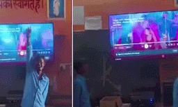 സ്മാർട്ട് ക്ലാസ് മുറിയിൽ ഭോജ്പുരി പാട്ടിന് വിദ്യാർഥികളുടെ നൃത്തം; വീഡിയോ വൈറൽ, അന്വേഷണത്തിന് ഉത്തരവ്
