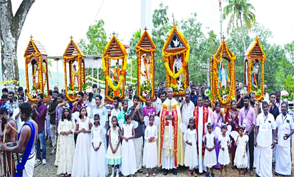 മണ്ണയ്‌ക്കനാട്‌ ഹോളിക്രോസ്‌ പള്ളിയില്‍ സംയുക്‌ത തിരുനാള്‍ സമാപിച്ചു