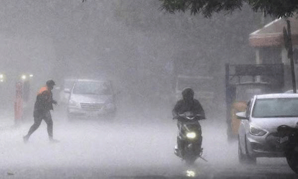 സംസ്ഥാനത്ത് മഴ കനക്കുന്നു; അടുത്ത മൂന്ന് മണിക്കൂർ അതിശക്തമായ മഴയ്ക്ക് സാധ്യത
