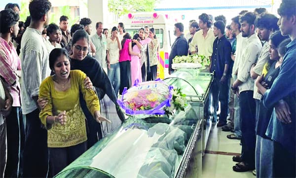 സഹപാഠികളുടെയും, സഹപ്രവര്‍ത്തകരുടെയും കണ്ണീരില്‍ കുതിര്‍ന്ന യാത്രാമൊഴി