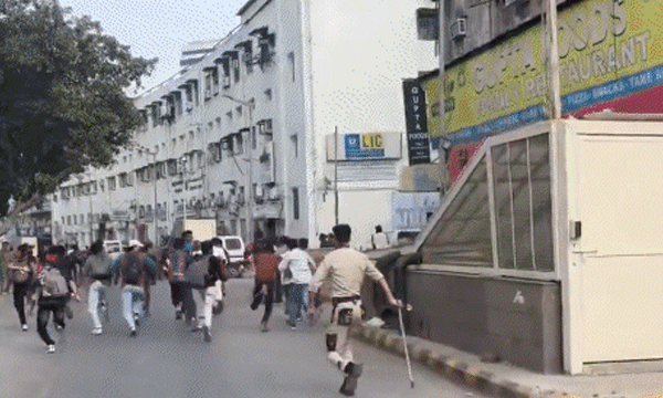 പാറ്റകള്‍ ഉണ്ടാക്കിയ ശല്യം ; ഇനി ജന്തര്‍മന്ദറില്‍ പ്രതിഷേങ്ങള്‍ വേണ്ടെന്ന് കേന്ദ്രസര്‍ക്കാര്‍