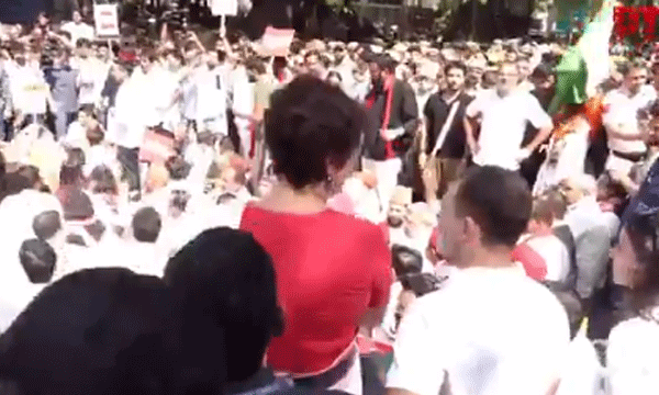 ഇന്‍ഡ്യാ മുന്നണിനേതാക്കള്‍ക്കും സമരക്കാര്‍ക്കും ചായസല്‍ക്കാരവുമായി രാഹുല്‍ഗാന്ധി ; പ്രതിഷേധം ഇന്നു തുടരും