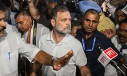 ഇന്‍ഡ്യ മുന്നണിയുടെ കോടതി മാര്‍ച്ചില്‍ അതൃപ്തി ; എസ്‌ഐആറില്‍ നോട്ടീസ് അയച്ച് സുപ്രീംകോടതി