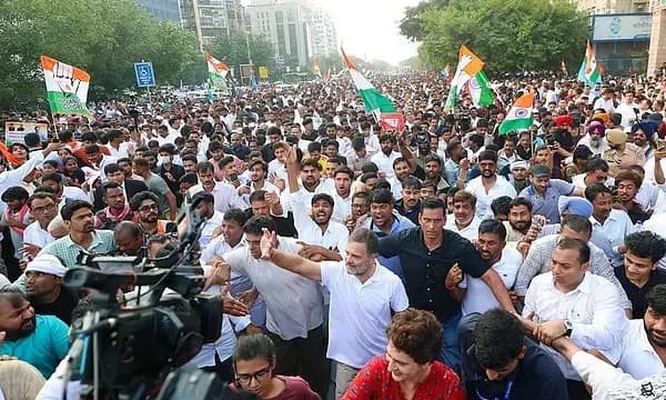 'ഞങ്ങൾ ദന്തഗോപുരങ്ങളിലല്ല ജീവിക്കുന്നത്, ജുഡീഷ്യറിയെ ഭയപ്പെടുത്താൻ കഴിയില്ല': രാഹുൽ ഗാന്ധിയെ വിമർശിച്ച് സുപ്രീം കോടതി