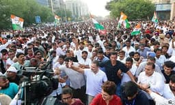 'ഞങ്ങൾ ദന്തഗോപുരങ്ങളിലല്ല ജീവിക്കുന്നത്, ജുഡീഷ്യറിയെ ഭയപ്പെടുത്താൻ കഴിയില്ല': രാഹുൽ ഗാന്ധിയെ വിമർശിച്ച് സുപ്രീം കോടതി