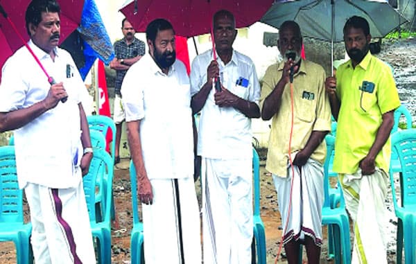 ഷാപ്പിന്‌ മുന്നില്‍ പ്രതിഷേധ സമരം