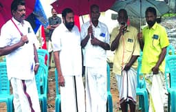 ഷാപ്പിന്‌ മുന്നില്‍ പ്രതിഷേധ സമരം