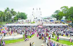 വാഴ്‌ത്തപ്പെട്ട കുഞ്ഞച്ചന്റെ തിരുനാള്‍; അനുഗ്രഹം തേടി ആയിരങ്ങള്‍