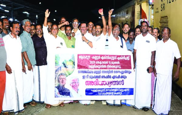 വൈകിയെത്തിയ ട്രെയിനിനെയും കാത്തുനിന്ന്‌ നാട്ടുകാര്‍; വള്ളിക്കുന്നില്‍ സ്വീകരണം നല്‍കി
