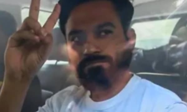 'എന്ത് തോന്നുന്നു എന്ന് വച്ചാൽ': ജാമ്യത്തിലിറങ്ങിയതിന് പിന്നാലെ ഷാരൂഖ് ഖാന്റെ വയസ്സൻ ലുക്കിലുള്ള ചിത്രം പങ്കുവെച്ച് ദീപ്കെ