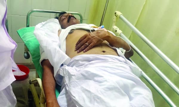 നിസ്കരിക്കാനെത്തിയ ബി.ജെ.പി. സംസ്ഥാന സെക്രട്ടറിക്കു മര്ദനം; പ്രവര്ത്തകര് പള്ളിക്കു മുന്നിലുള്ള കാണിക്കവഞ്ചിയിലേക്കു കല്ലുകളെറിഞ്ഞു ; സംഘര്ഷം ജനജാഗ്രതാ സദസിനിടെ