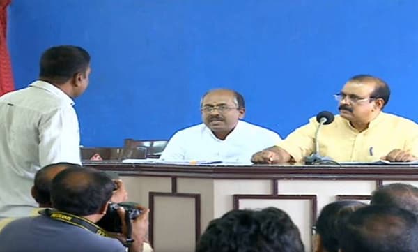 വാര്ത്താ സമ്മേളനത്തിനിടെ മാധ്യമപ്രവര്ത്തകനോട് കയര്ത്ത് ടി.പി സെന്കുമാര്