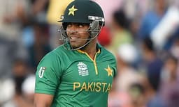 പാക്ക് ക്രിക്കറ്റ് താരം ഉമര് അക്മലിന് വിലക്ക്: കാരണം വെളിപ്പെടുത്താതെ പിസിബി