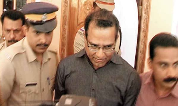 കൊട്ടിയൂര് പീഡനക്കേസ്: ഫാ.റോബിന് വടക്കുംചേരിയെ സഭയില് നിന്ന് പുറത്താക്കി മാര്പ്പാപ്പയുടെ ഉത്തരവ്