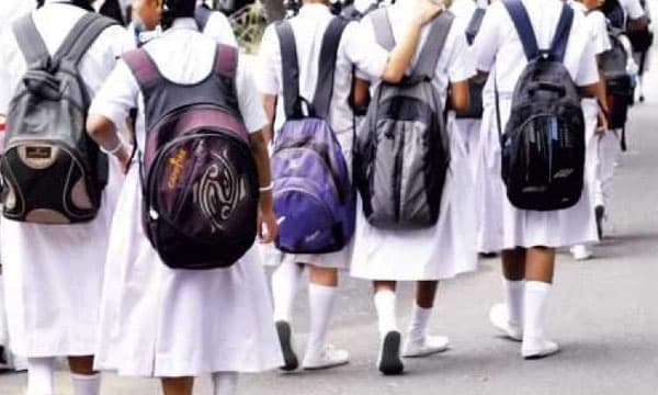 വിദ്യാര്ത്ഥികള്ക്ക് മാത്രമാണ് അവധി ബാധകം: അധ്യാപകര് സ്കൂളിലെത്തണമെന്ന് വിദ്യാഭ്യാസ മന്ത്രി