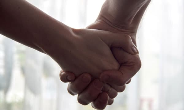 നീണ്ട പ്രണയത്തിനൊടുവില് വിവാഹം, ഒടുവില് ഒന്നേകാല് വയസുള്ള കുഞ്ഞിനെ ഭര്ത്താവിനെ ഏല്പ്പിച്ച് യുവതി 'ഫെയ്സ്ബുക്ക്' കാമുകനൊപ്പം ഒളിച്ചോടി
