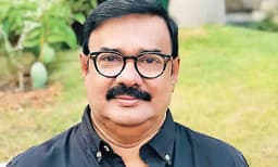 ഡൊണേറ്റ് മൈ കിറ്റ്: ഭക്ഷ്യധാന്യകിറ്റ് വിട്ടുനൽകിയ മണിയൻപിള്ള രാജുവിനെ വീട്ടിലെത്തി അഭിനന്ദിച്ച് ഭക്ഷ്യമന്ത്രി