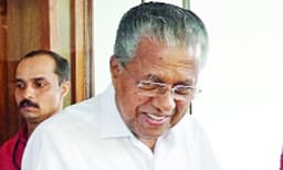 പ്രതിപക്ഷത്തിന് ആയുധം നല്കിയത് 'കുലംകുത്തികള്' ; മുഖ്യമന്ത്രിയെ ഒതുക്കാന് മകളുടെ കമ്പനിയെ വിവാദത്തില് കൂട്ടിക്കെട്ടി; വിവരം പോയത് സി.പി.എമ്മിനുള്ളില് നിന്നു തന്നെ