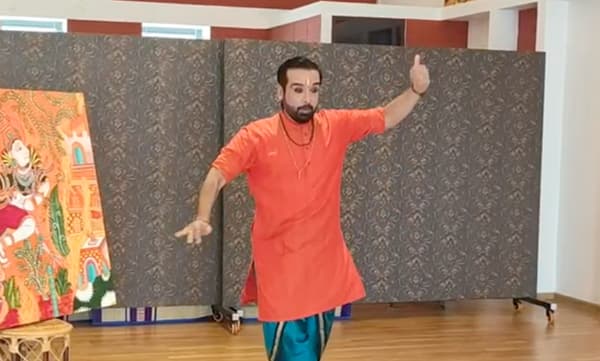 രാമ രാമ രാമ റാം; ലോക നൃത്ത ദിനത്തില് വിനീതിന്റെ മനോഹരമായ പകര്ന്നാട്ടം